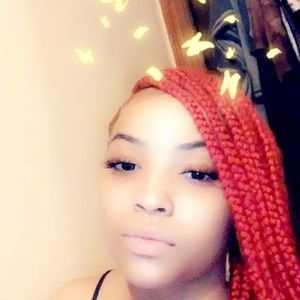 Meet your Posher, Chanel